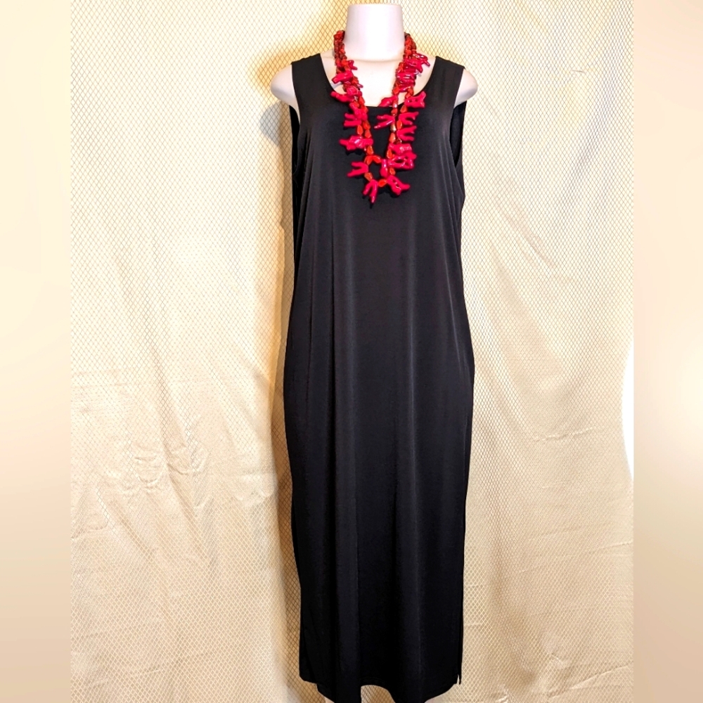 Black Sleeveless Dress